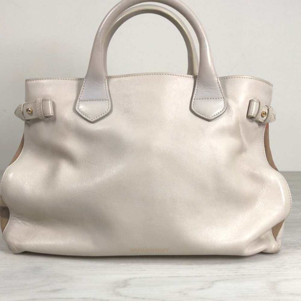 Elegant Cream Leather Handbag
